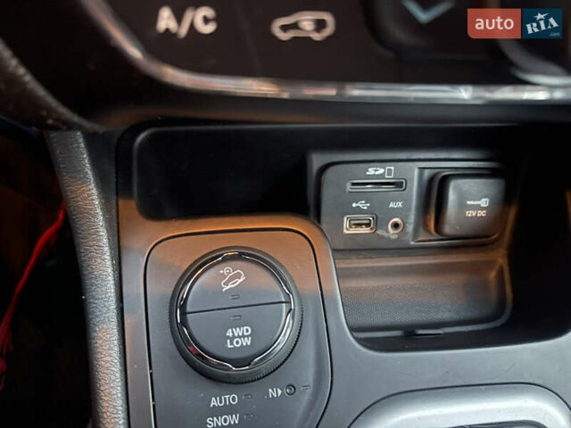Червоний Джип Cherokee, об'ємом двигуна 3.2 л та пробігом 230 тис. км за 15000 $, фото 18 на Automoto.ua