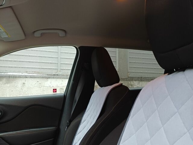 Червоний Джип Cherokee, об'ємом двигуна 2.4 л та пробігом 127 тис. км за 12000 $, фото 8 на Automoto.ua