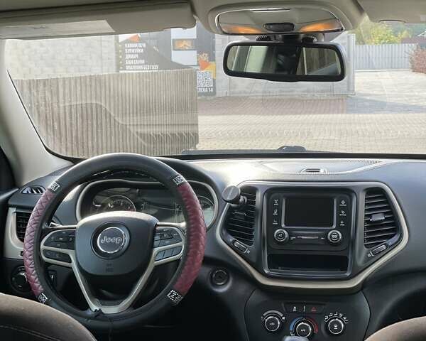 Красный Джип Чероки, объемом двигателя 2.36 л и пробегом 106 тыс. км за 12500 $, фото 12 на Automoto.ua