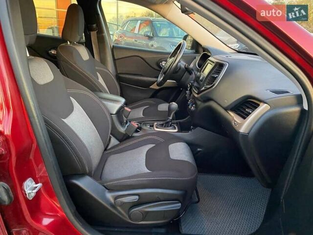 Джип Чероки 2016 в Львове на Automoto.ua Красный Джип Чероки, объемом двигателя 2.36 л и пробегом 106 тыс. км за 12600 $, фото 24 на Automoto.ua