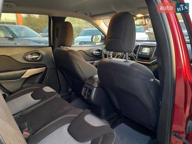 Джип Чероки 2016 в Львове на Automoto.ua Красный Джип Чероки, объемом двигателя 2.36 л и пробегом 106 тыс. км за 12600 $, фото 23 на Automoto.ua