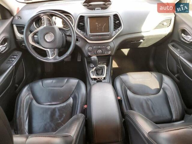 Червоний Джип Cherokee, об'ємом двигуна 2.36 л та пробігом 107 тис. км за 1900 $, фото 7 на Automoto.ua