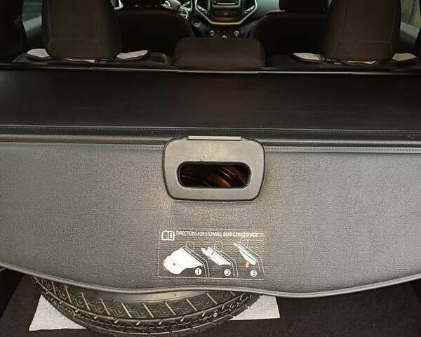 Красный Джип Чероки, объемом двигателя 2.4 л и пробегом 127 тыс. км за 12000 $, фото 9 на Automoto.ua