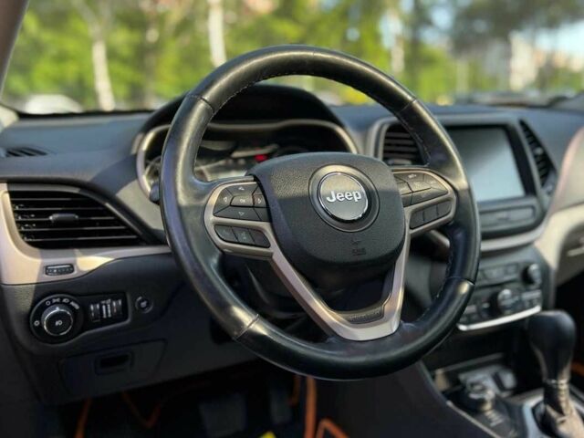 Красный Джип Чероки, объемом двигателя 2.4 л и пробегом 160 тыс. км за 12999 $, фото 17 на Automoto.ua