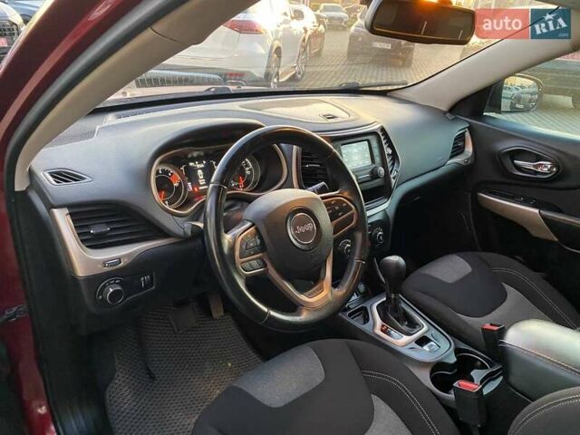 Джип Чероки 2016 в Львове на Automoto.ua Красный Джип Чероки, объемом двигателя 2.36 л и пробегом 106 тыс. км за 12600 $, фото 10 на Automoto.ua