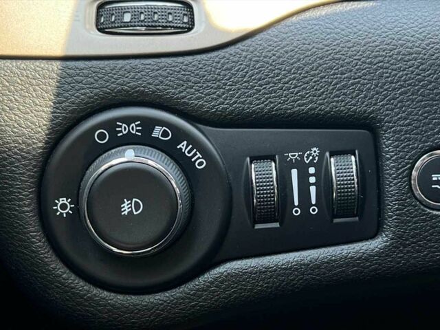 Красный Джип Чероки, объемом двигателя 2.4 л и пробегом 160 тыс. км за 12999 $, фото 22 на Automoto.ua