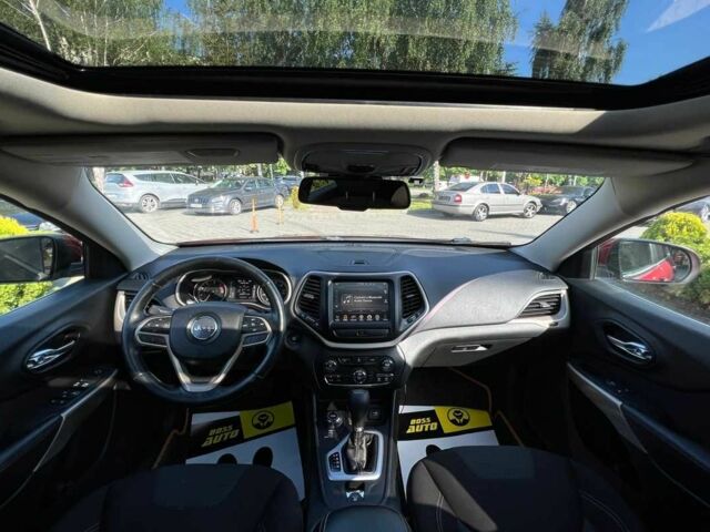 Красный Джип Чероки, объемом двигателя 2.4 л и пробегом 160 тыс. км за 12999 $, фото 12 на Automoto.ua