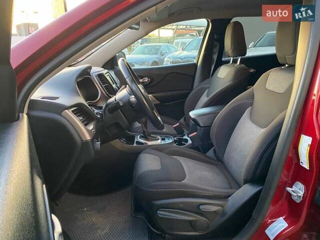 Джип Чероки 2016 в Львове на Automoto.ua Красный Джип Чероки, объемом двигателя 2.36 л и пробегом 106 тыс. км за 12600 $, фото 18 на Automoto.ua
