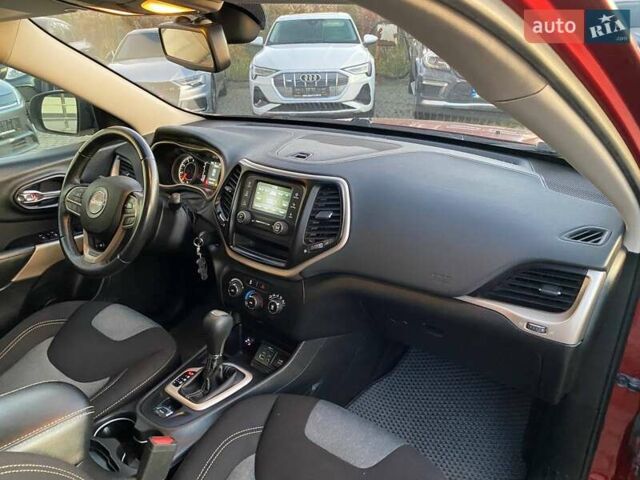 Джип Чероки 2016 в Львове на Automoto.ua Красный Джип Чероки, объемом двигателя 2.36 л и пробегом 106 тыс. км за 12600 $, фото 8 на Automoto.ua