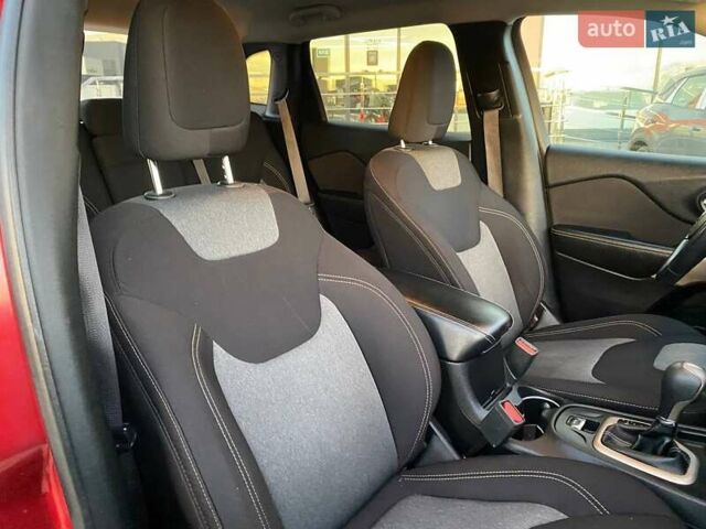Джип Чероки 2016 в Львове на Automoto.ua Красный Джип Чероки, объемом двигателя 2.36 л и пробегом 106 тыс. км за 12600 $, фото 25 на Automoto.ua
