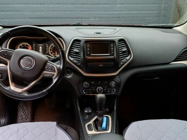 Червоний Джип Cherokee, об'ємом двигуна 2.4 л та пробігом 127 тис. км за 12000 $, фото 5 на Automoto.ua