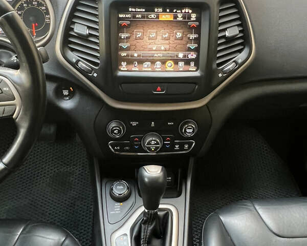 Джип Чероки 2016 в Киеве на Automoto.ua Красный Джип Чероки, объемом двигателя 2.36 л и пробегом 140 тыс. км за 13900 $, фото 54 на Automoto.ua