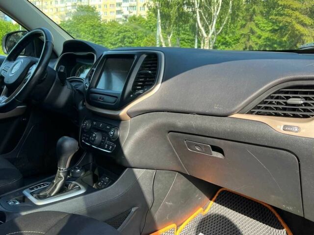 Красный Джип Чероки, объемом двигателя 2.4 л и пробегом 160 тыс. км за 12999 $, фото 9 на Automoto.ua