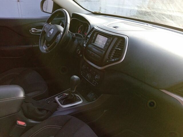 Красный Джип Чероки, объемом двигателя 0 л и пробегом 172 тыс. км за 9200 $, фото 8 на Automoto.ua