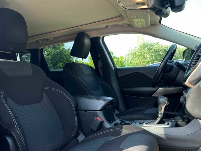 Красный Джип Чероки, объемом двигателя 2.4 л и пробегом 160 тыс. км за 12999 $, фото 8 на Automoto.ua