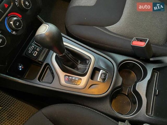 Джип Чероки 2016 в Львове на Automoto.ua Красный Джип Чероки, объемом двигателя 2.36 л и пробегом 106 тыс. км за 12600 $, фото 17 на Automoto.ua