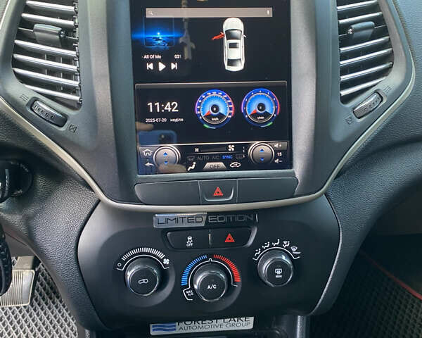 Красный Джип Чероки, объемом двигателя 2.36 л и пробегом 75 тыс. км за 15300 $, фото 28 на Automoto.ua