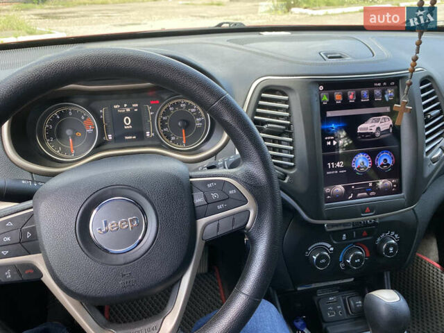Красный Джип Чероки, объемом двигателя 2.36 л и пробегом 75 тыс. км за 15300 $, фото 25 на Automoto.ua