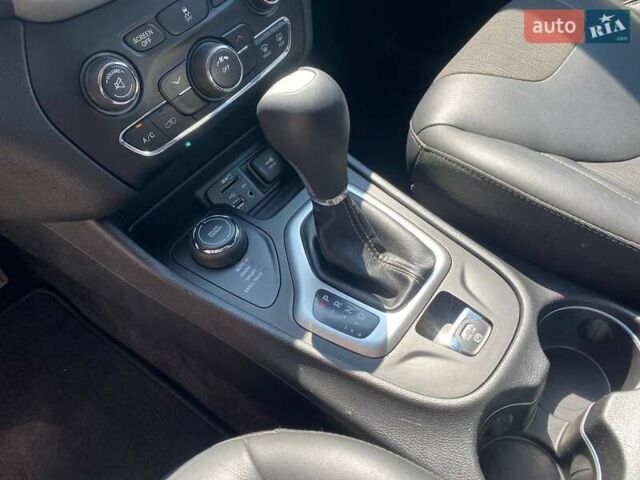 Червоний Джип Cherokee, об'ємом двигуна 2.4 л та пробігом 63 тис. км за 15900 $, фото 18 на Automoto.ua
