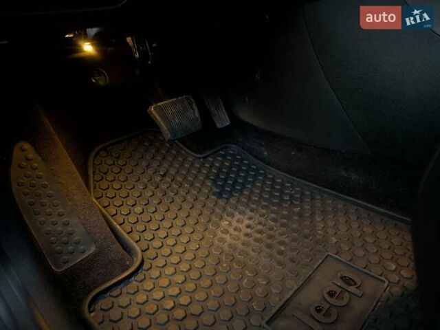 Красный Джип Чероки, объемом двигателя 3.24 л и пробегом 58 тыс. км за 22999 $, фото 21 на Automoto.ua