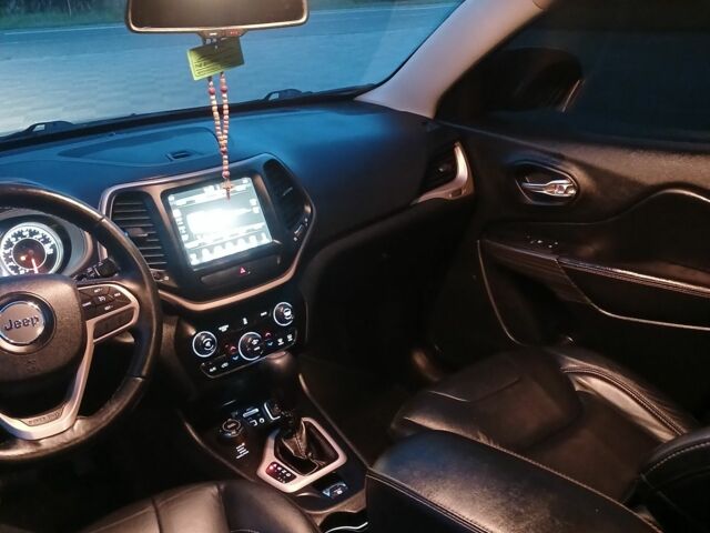Червоний Джип Cherokee, об'ємом двигуна 2.4 л та пробігом 162 тис. км за 12000 $, фото 7 на Automoto.ua