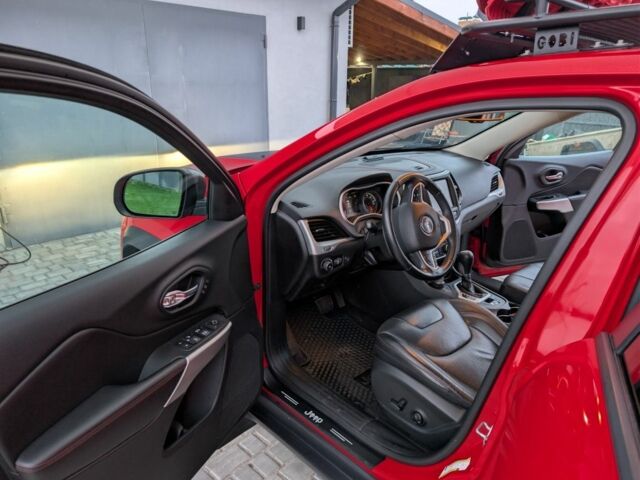 Красный Джип Чероки, объемом двигателя 3.2 л и пробегом 58 тыс. км за 23000 $, фото 8 на Automoto.ua