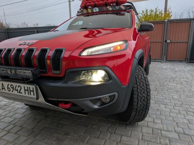 Красный Джип Чероки, объемом двигателя 3.2 л и пробегом 58 тыс. км за 23000 $, фото 6 на Automoto.ua