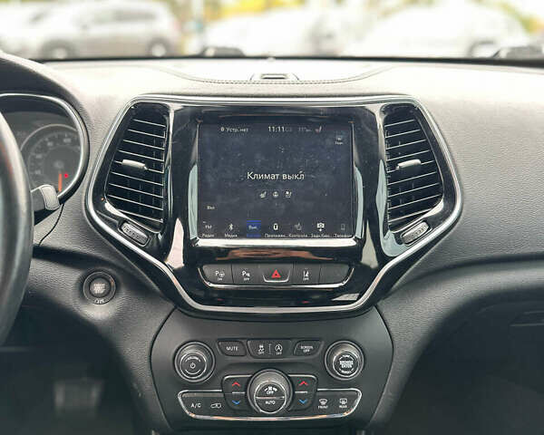 Джип Чероки 2018 в Буче на Automoto.ua Красный Джип Чероки, объемом двигателя 2 л и пробегом 87 тыс. км за 17999 $, фото 22 на Automoto.ua