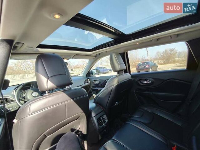 Красный Джип Чероки, объемом двигателя 2 л и пробегом 88 тыс. км за 18500 $, фото 11 на Automoto.ua