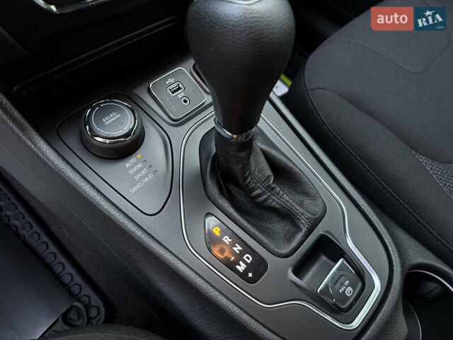 Красный Джип Чероки, объемом двигателя 3.24 л и пробегом 88 тыс. км за 15800 $, фото 37 на Automoto.ua