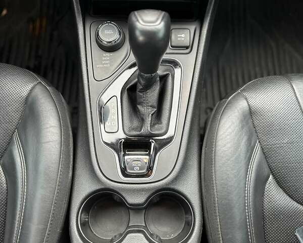 Красный Джип Чероки, объемом двигателя 2 л и пробегом 87 тыс. км за 17999 $, фото 21 на Automoto.ua