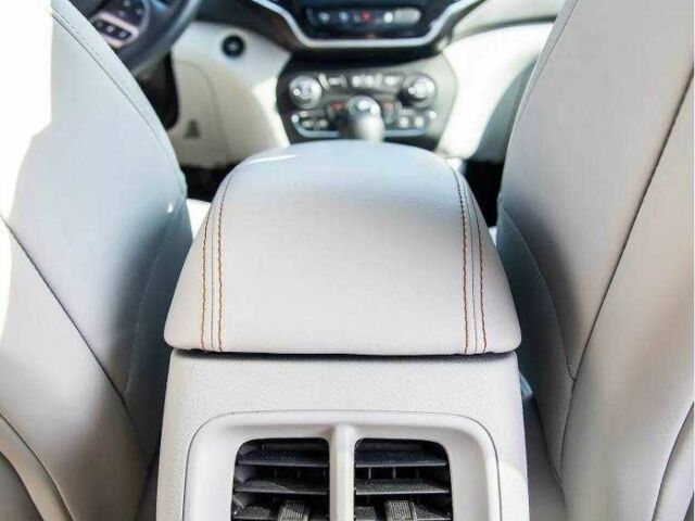 Красный Джип Чероки, объемом двигателя 3.2 л и пробегом 40 тыс. км за 336 $, фото 18 на Automoto.ua