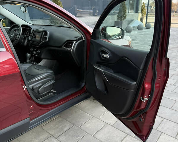 Красный Джип Чероки, объемом двигателя 2.36 л и пробегом 174 тыс. км за 14200 $, фото 25 на Automoto.ua