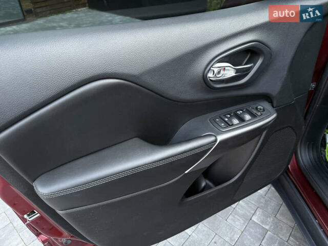 Красный Джип Чероки, объемом двигателя 3.24 л и пробегом 88 тыс. км за 15800 $, фото 41 на Automoto.ua