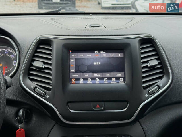 Червоний Джип Cherokee, об'ємом двигуна 2.36 л та пробігом 120 тис. км за 15700 $, фото 11 на Automoto.ua