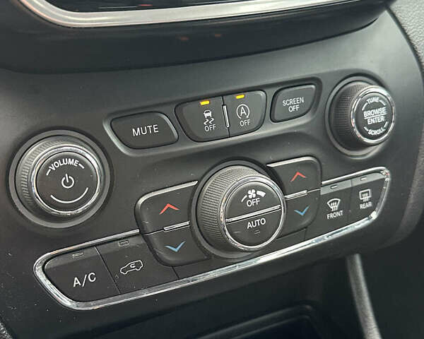 Джип Чероки 2018 в Буче на Automoto.ua Красный Джип Чероки, объемом двигателя 2 л и пробегом 87 тыс. км за 17999 $, фото 34 на Automoto.ua