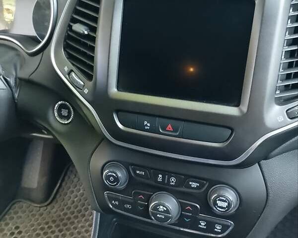 Красный Джип Чероки, объемом двигателя 3.24 л и пробегом 110 тыс. км за 23700 $, фото 15 на Automoto.ua