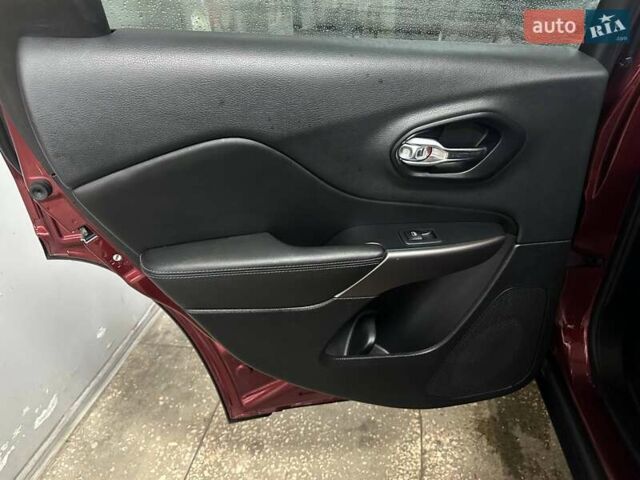 Красный Джип Чероки, объемом двигателя 3.24 л и пробегом 91 тыс. км за 18500 $, фото 18 на Automoto.ua