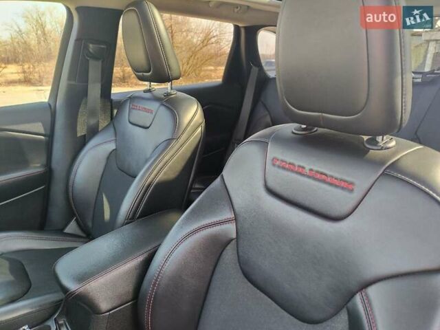 Красный Джип Чероки, объемом двигателя 2 л и пробегом 88 тыс. км за 18500 $, фото 14 на Automoto.ua