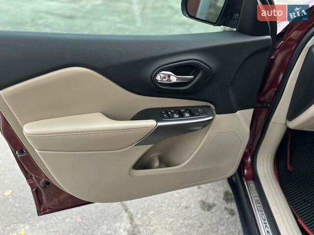 Червоний Джип Cherokee, об'ємом двигуна 2.36 л та пробігом 199 тис. км за 15300 $, фото 15 на Automoto.ua