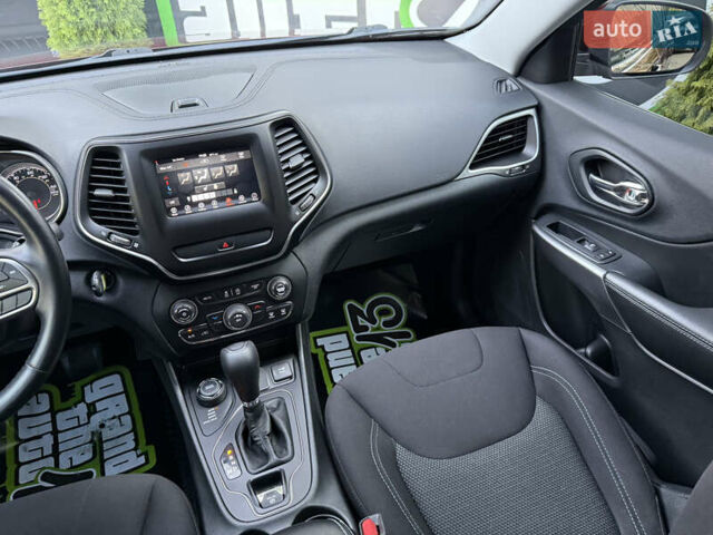 Красный Джип Чероки, объемом двигателя 3.24 л и пробегом 88 тыс. км за 15800 $, фото 23 на Automoto.ua