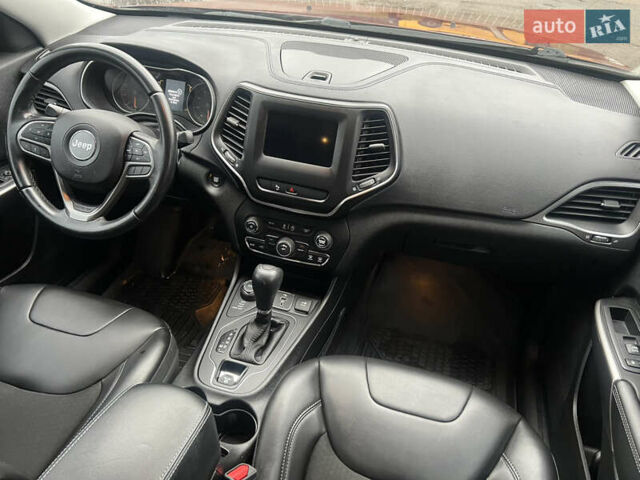 Красный Джип Чероки, объемом двигателя 2.4 л и пробегом 187 тыс. км за 14700 $, фото 27 на Automoto.ua