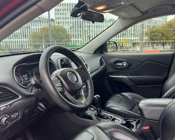 Джип Чероки 2018 в Львове на Automoto.ua Красный Джип Чероки, объемом двигателя 2.36 л и пробегом 165 тыс. км за 16000 $, фото 14 на Automoto.ua
