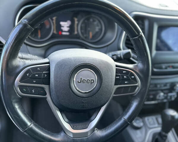 Червоний Джип Cherokee, об'ємом двигуна 3.24 л та пробігом 164 тис. км за 19000 $, фото 9 на Automoto.ua