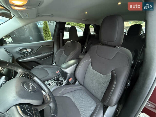 Красный Джип Чероки, объемом двигателя 3.24 л и пробегом 88 тыс. км за 15800 $, фото 38 на Automoto.ua