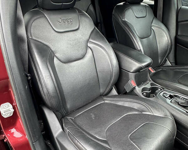 Джип Чероки 2018 в Буче на Automoto.ua Красный Джип Чероки, объемом двигателя 2 л и пробегом 87 тыс. км за 17999 $, фото 25 на Automoto.ua