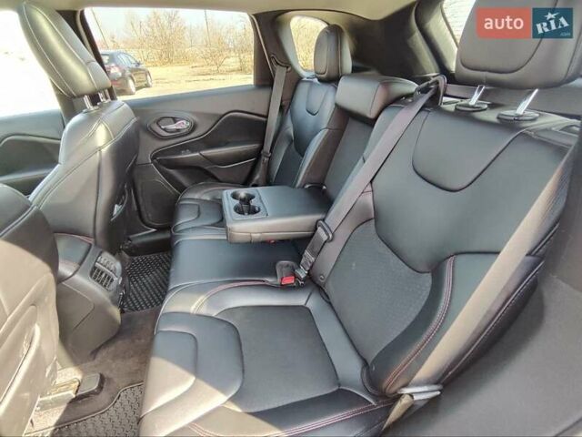Красный Джип Чероки, объемом двигателя 2 л и пробегом 88 тыс. км за 18500 $, фото 10 на Automoto.ua