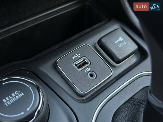 Красный Джип Чероки, объемом двигателя 2.36 л и пробегом 44 тыс. км за 18500 $, фото 25 на Automoto.ua