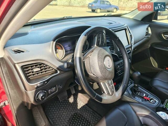 Красный Джип Чероки, объемом двигателя 2 л и пробегом 88 тыс. км за 18500 $, фото 18 на Automoto.ua