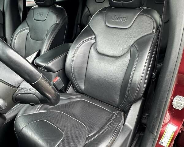 Красный Джип Чероки, объемом двигателя 2 л и пробегом 87 тыс. км за 17999 $, фото 15 на Automoto.ua